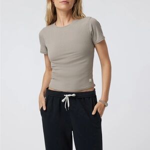 Vuori Pose Fitted Tee